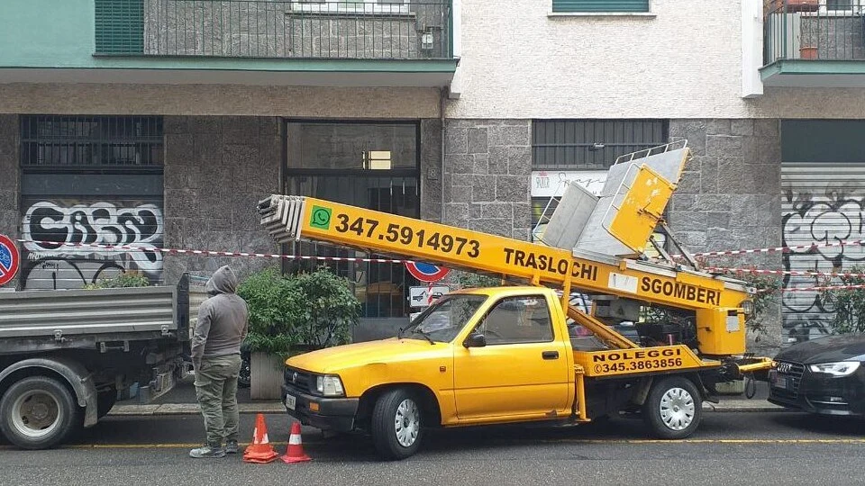 Autoscala F.LLI MALUSARDI in azione a Milano