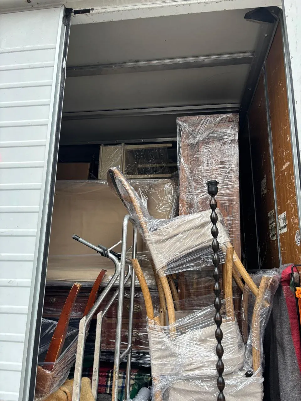 Trasporto mobili pesanti con furgone