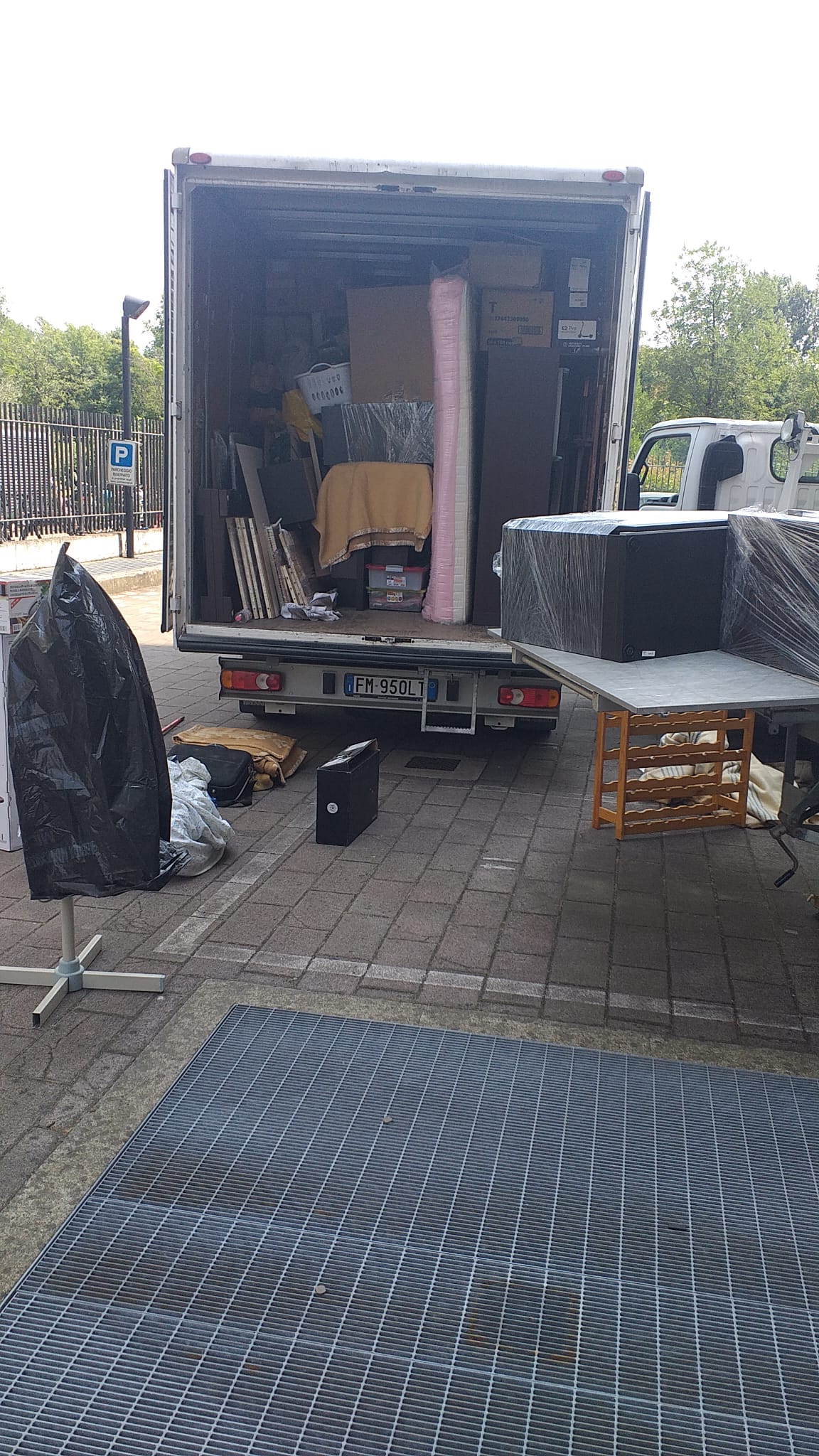 Foto autoscala installata per trasloco a Milano